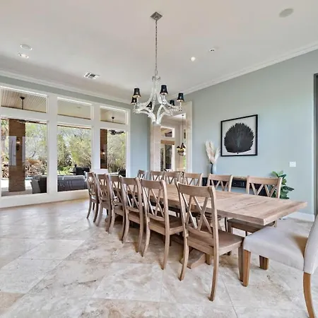 Huge, Luxurious And Secluded Estate With Private Pool, Pond, And Large Yard-2